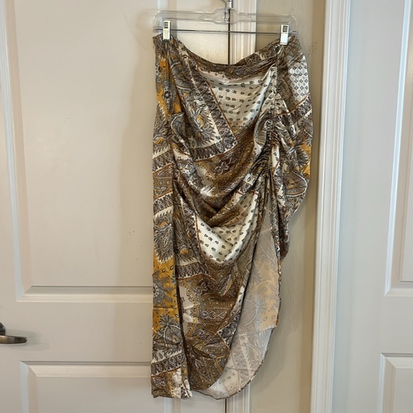 Boho Paisley Ruched Slit Midi
Skirt, Size: 2X - Picture 4 of 17